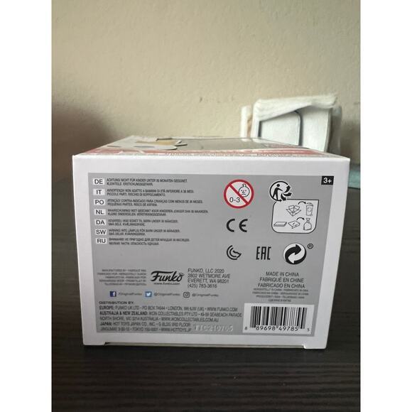 ONLY 2000 PIECES VAULTED LE EXCLUSIVE Jack Box in Tracksuit Funko Pop #101 Ad - Picture 6 of 6